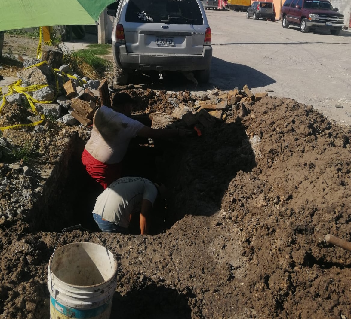 Sondeó Comapa línea de conducción en colonia Balcones de Alcalá