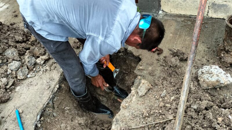 Reparó COMAPA fugas de agua potable en Jarechina Norte y Jarachina Sur