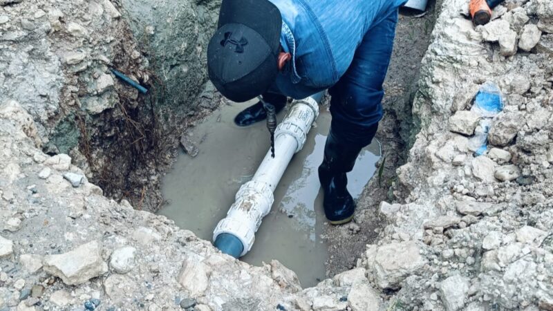 Atendió Comapa fugas de agua potable en la colonia Campestre