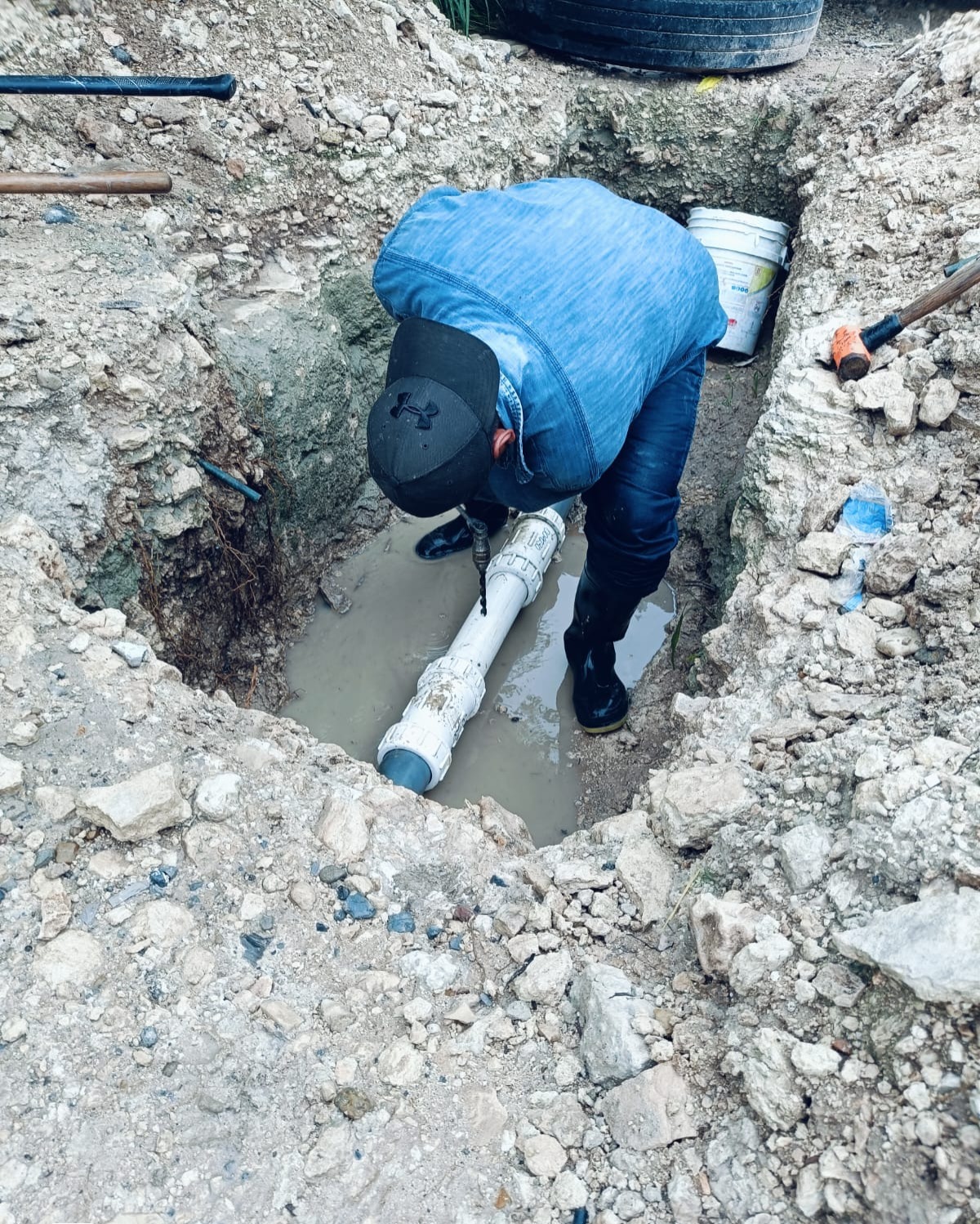 Atendió Comapa fugas de agua potable en la colonia Campestre