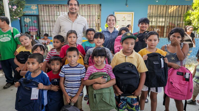 Trascendental apoyo de Carlos Peña Ortiz a estudiantes reynosenses