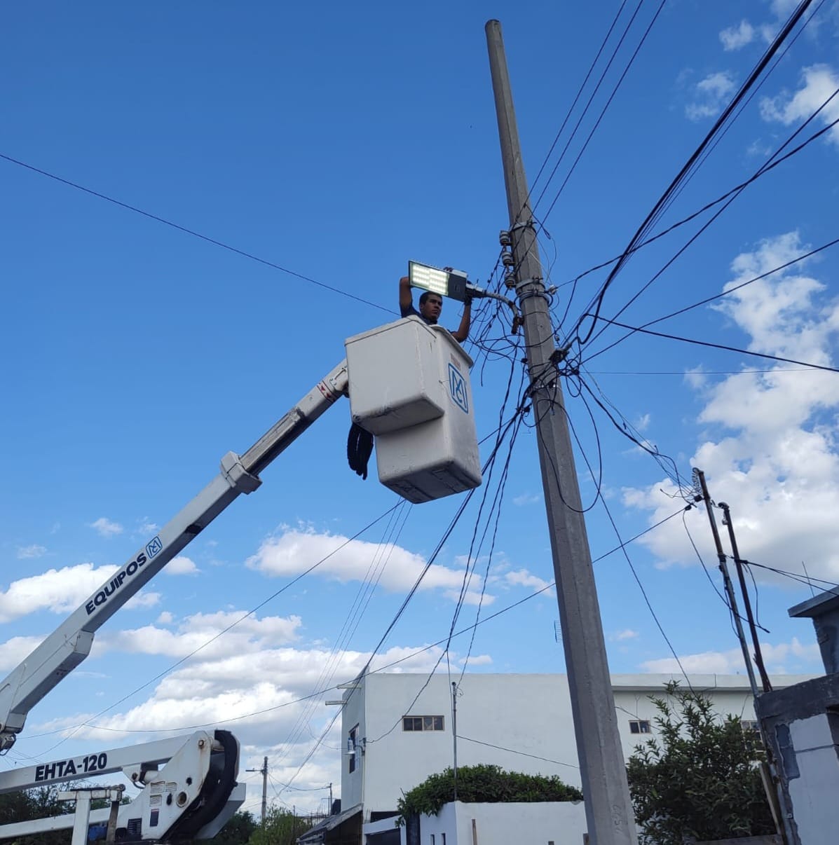 Reconectó Servicios Públicos Primarios lámparas en colonias de Reynosa