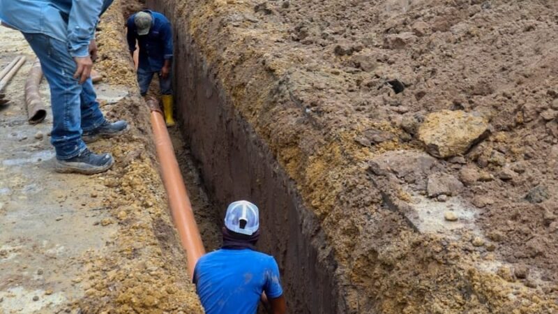 Trabaja COMAPA en la rehabilitación de red de atarjea en la colonia Bella Vista