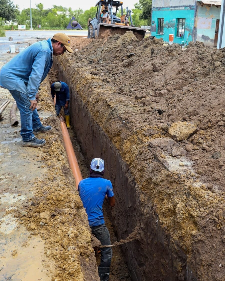 Trabaja COMAPA en la rehabilitación de red de atarjea en la colonia Bella Vista