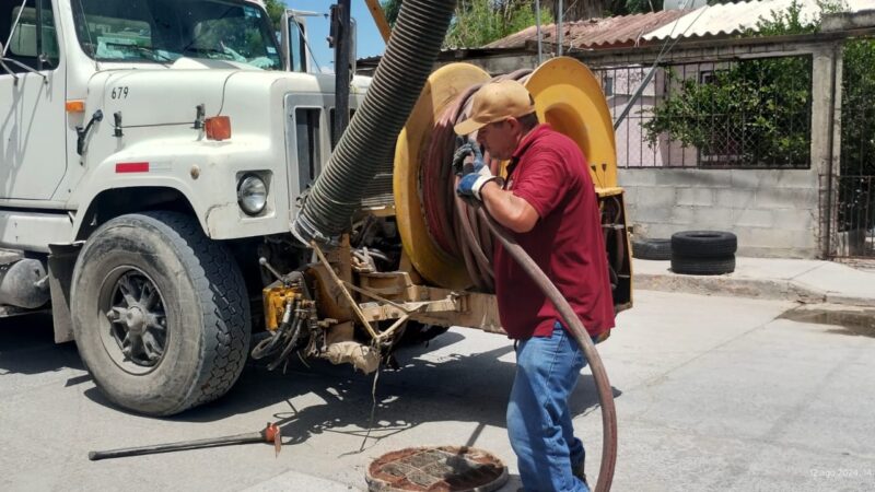 Desazolva Comapa drenaje sanitario en la colonia Pedro J. Méndez