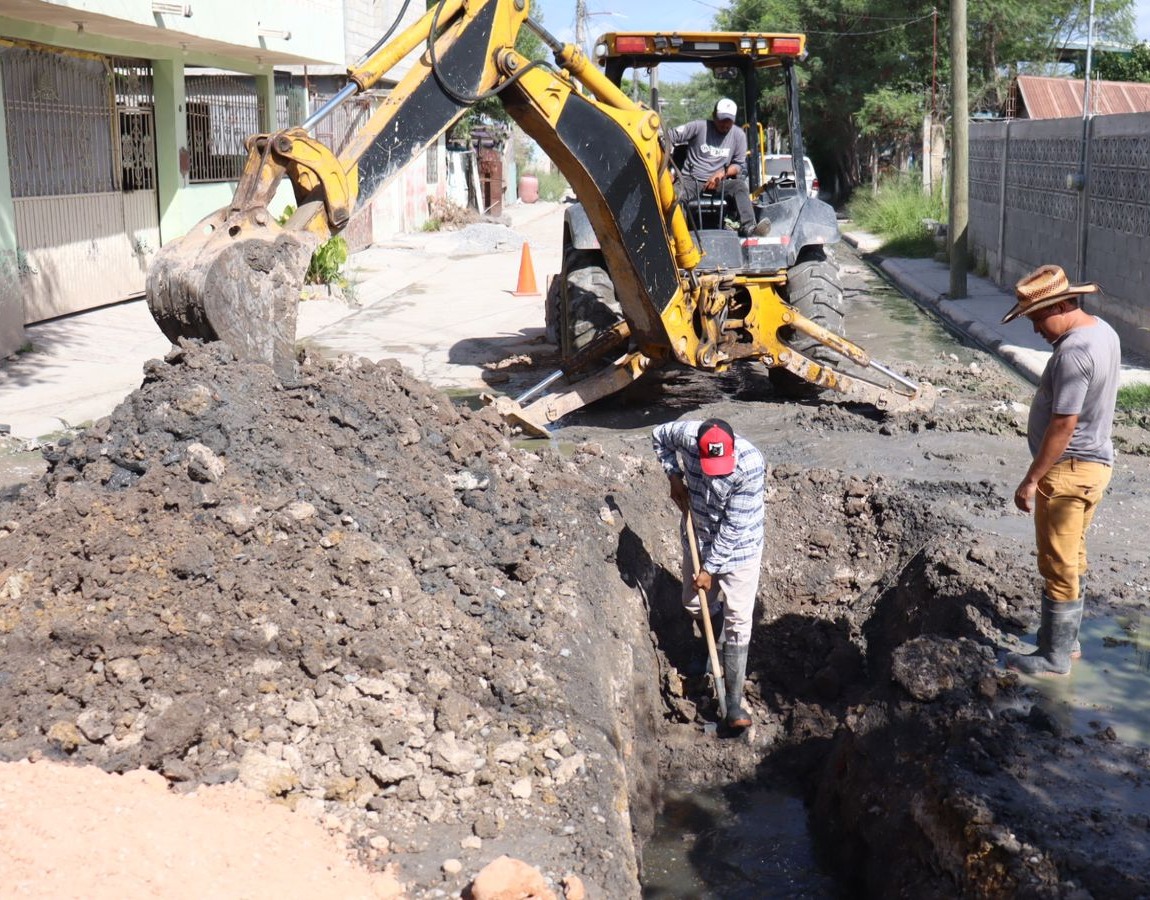 Interconeectó COMAPA drenaje en la colonia Aquiles Serdán