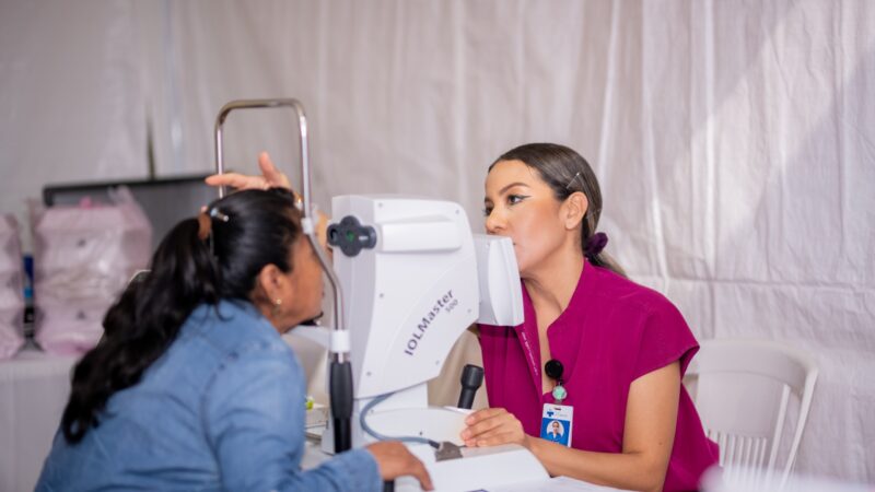 Mejora Gobierno de Carlos Peña Ortiz calidad de vida a 700 personas con Jornada de Salud Visual