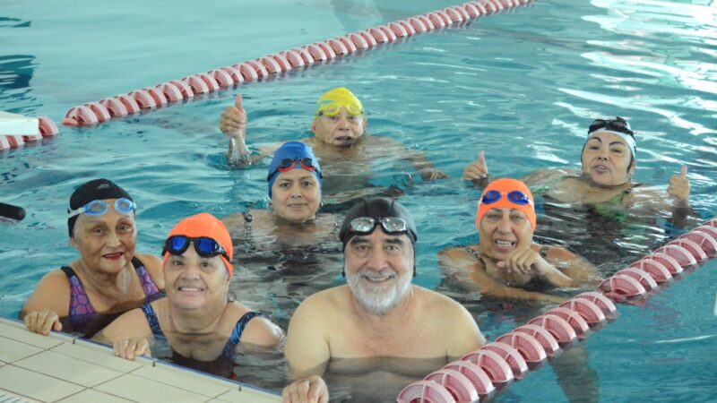 Promueve el Gobierno de Reynosa clases de natación para adultos mayores