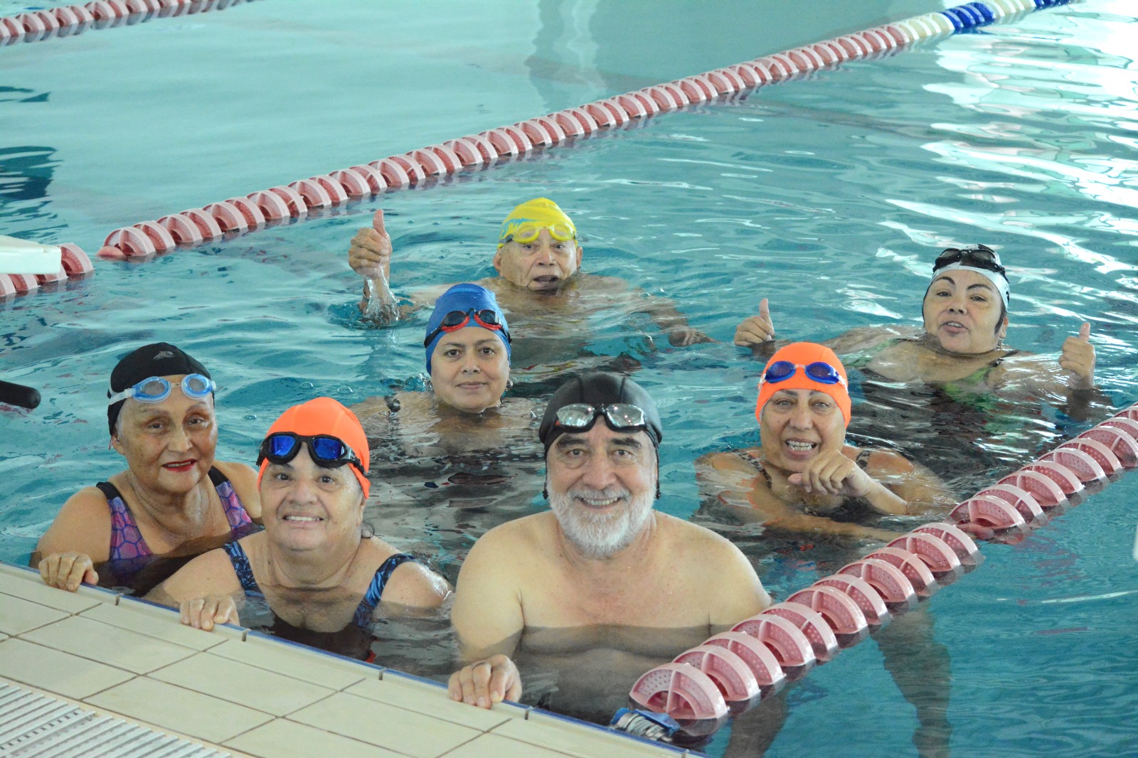 Promueve el Gobierno de Reynosa clases de natación para adultos mayores