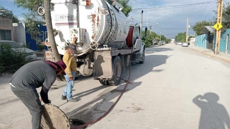 Desazolva COMAPA drenaje sanitario en fraccionamiento San Valentín