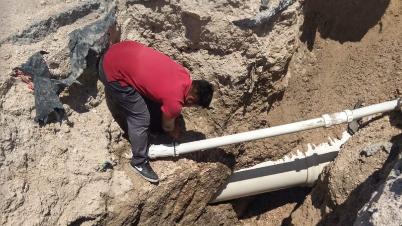 Reparó COMAPA fugas de agua en colonias 5 de diciembre y Jarachina Norte