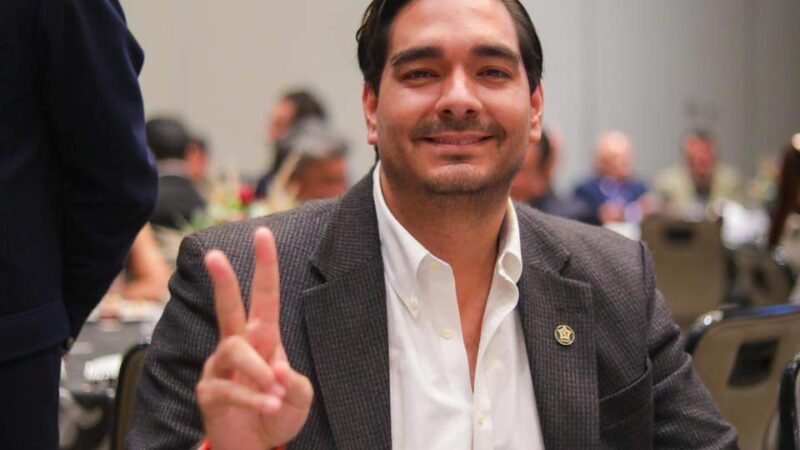 Un líder reconocido: Carlos Peña Ortiz recibe Honorable Distinción de la AALMAC