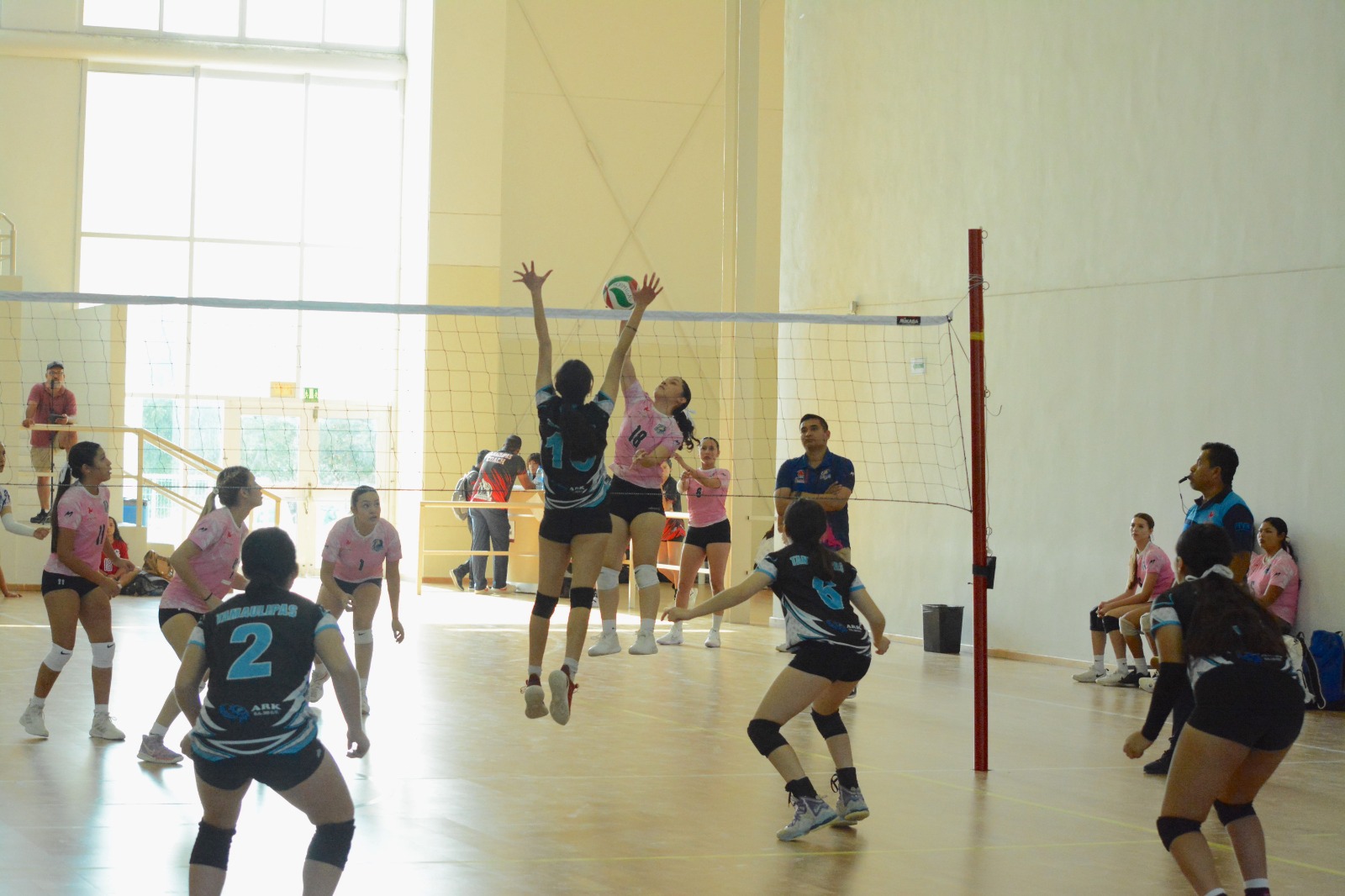 El Polideportivo abrió sus puertas para recibir el Torneo Estatal de Voleibol