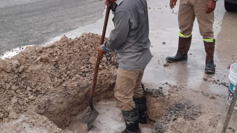 Reparó COMAPA fugas de agua potable en la colonia Hacienda del Sol