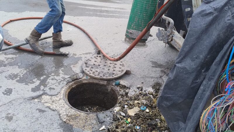 Atendió COMAPA fuga de agua residual en la colonia La Cañada