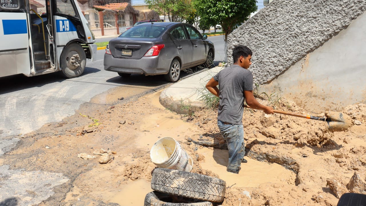 Reparó COMAPA fugas de agua potable en diferentes sectores