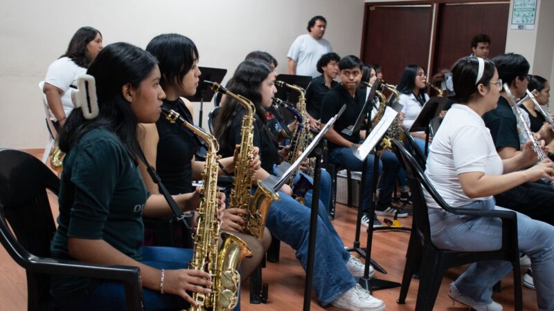 Aprende a tocar saxofón desde cero en el IRCA