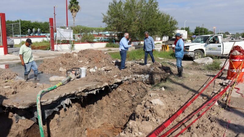 Supervisó Gerente de COMAPA reparación de fuga de agua en la colonia Granjas Económicas