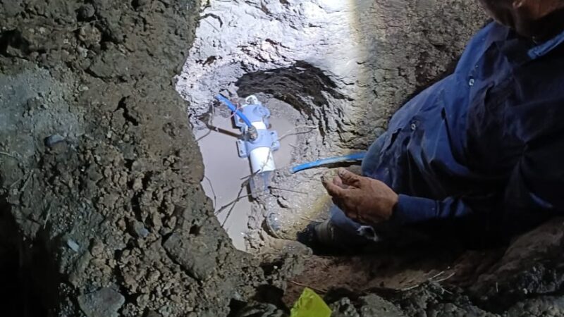 Reparó COMAPA fugas de Agua en las colonias Lomas de la torre y Zona Centro