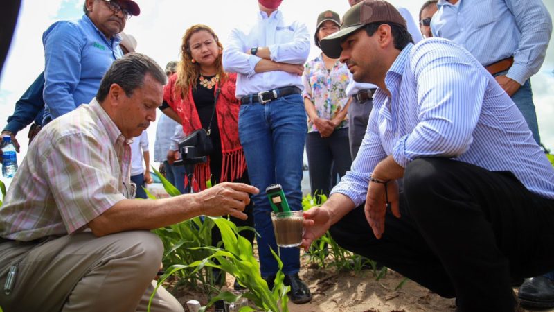 Visita Presidente Municipal Carlos Peña Ortiz a familias del ejido División del Norte.