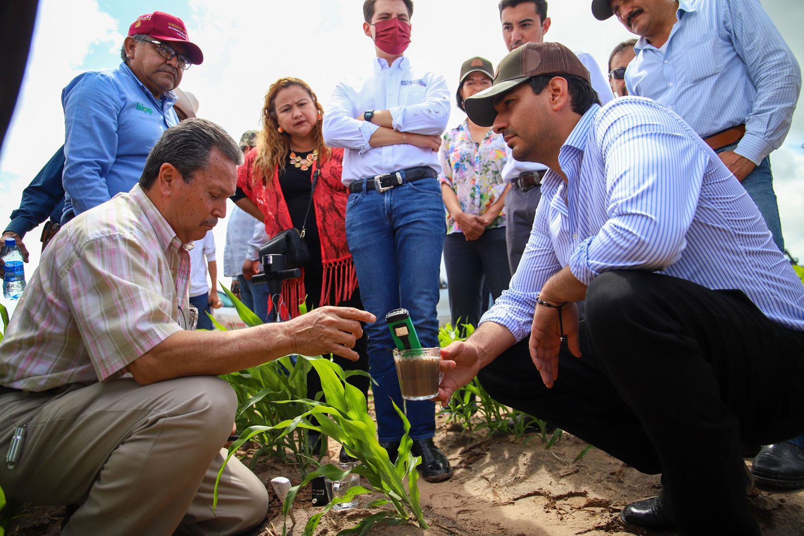 Visita Presidente Municipal Carlos Peña Ortiz a familias del ejido División del Norte.