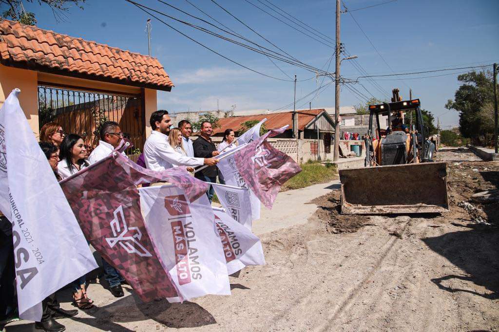 Cumple Carlos Peña Ortiz compromiso con vecinos de la calle Llera