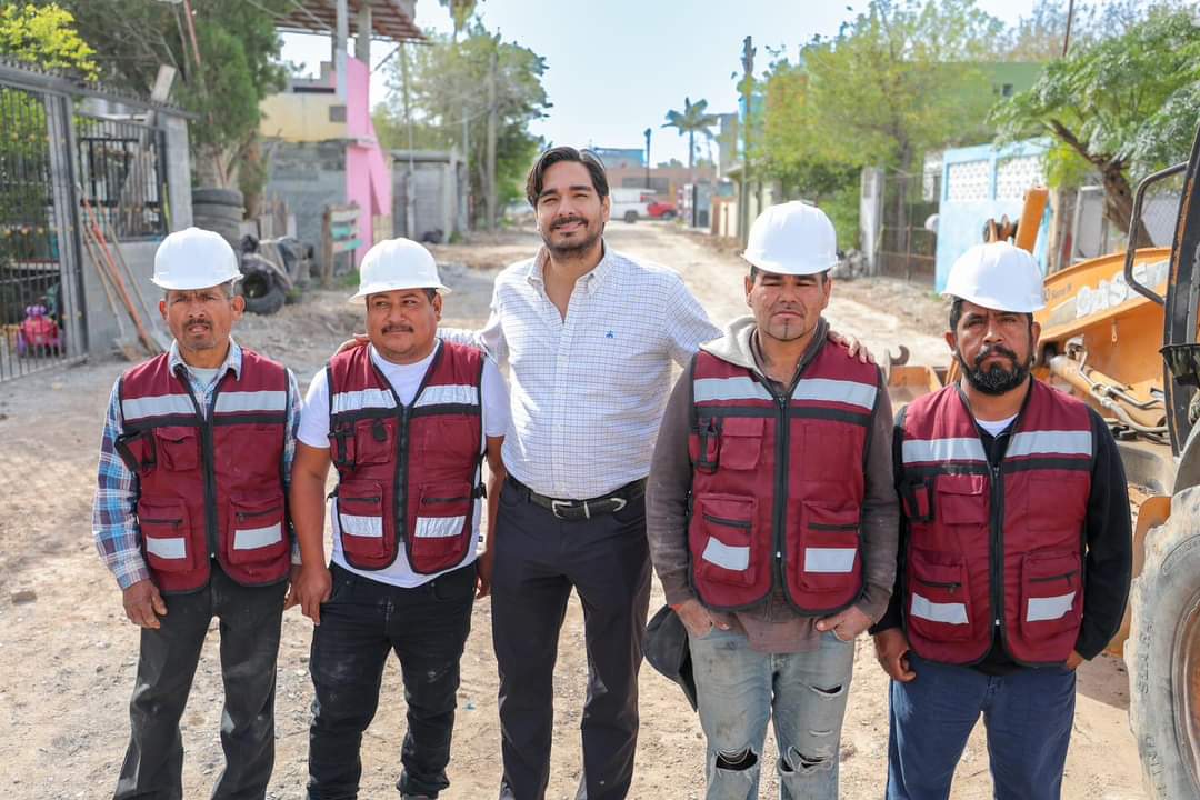 Dirige Carlos Peña Ortiz inversión de recursos REPUVE a pavimentación en Campestre I y II